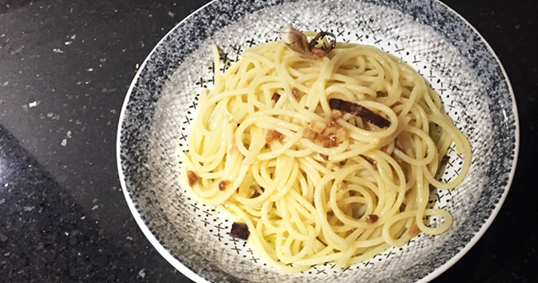 Spaghetti à l’ail, l’huile et piment (Aglio, olio, peperoncino)